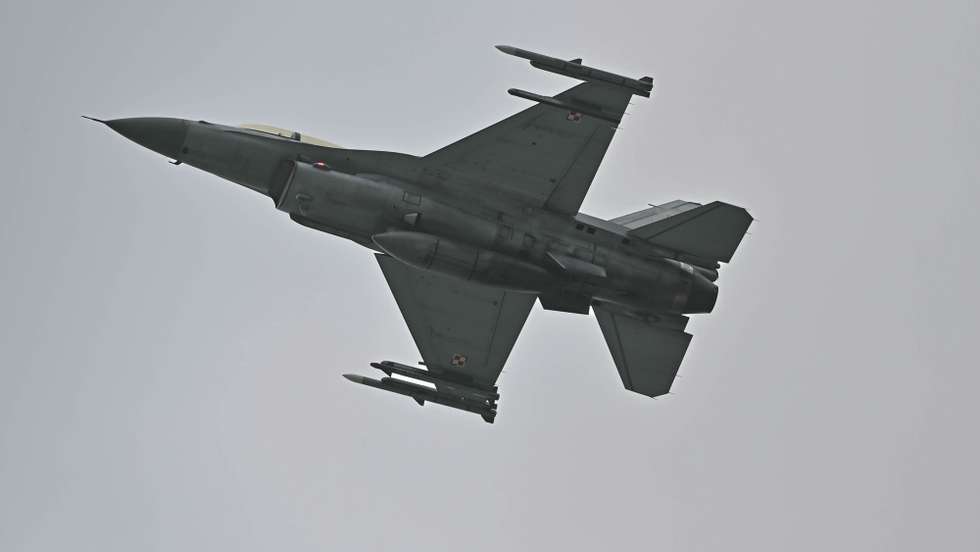 epa10134612 A Polish Air Force's F-16 jet presented during the Media Day with the participation of Polish and US Air Force staff at the 32nd Tactical Air Base in Lask, central Poland, 23 August 2022. 32nd Tactical Air Base is a Polish Air Force base. It is one of the two bases where Poland's F-16 fighters are stationed.  EPA/Grzegorz Michalowski POLAND OUT
