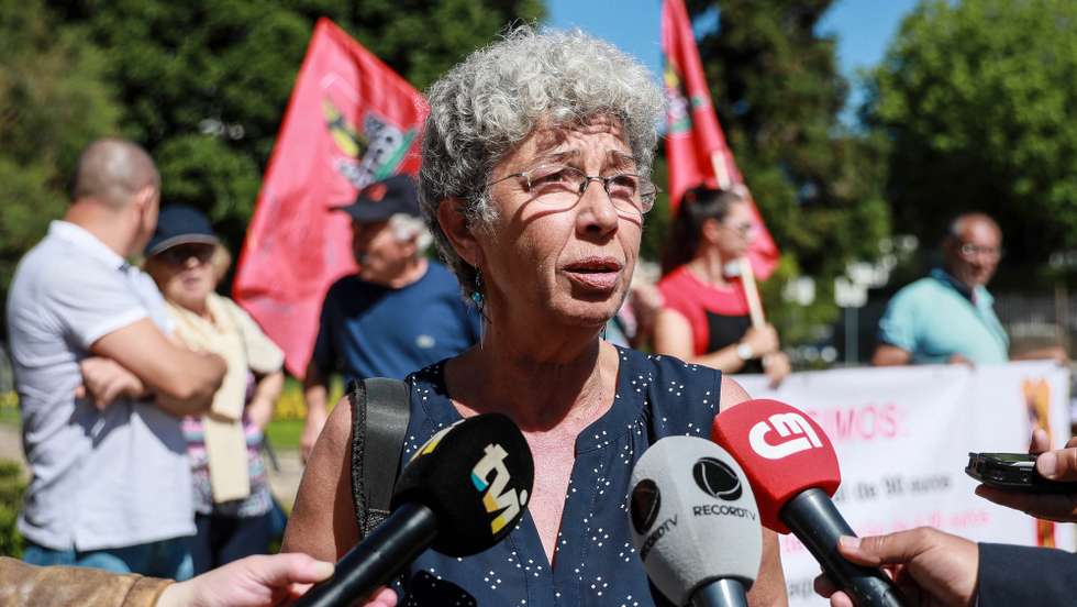 Isabel Camarinha secretária-geral da CGTP/IN, durante a manifestação de dirigentes sindicais e trabalhadores convocada pela Federação dos Sindicatos dos Trabalhadores Têxteis, Lanifícios, Vestuário, Calçado e Peles de Portugal (FESETE) e sindicatos filiados, para denunciar as práticas da Associação Têxtil e Vestuário de Portugal (ATP) e exigir medidas do Governo, junto à Câmara Municipal de Vila Nova de Famalicão, 28 de junho 2022. ESTELA SILVA/LUSA