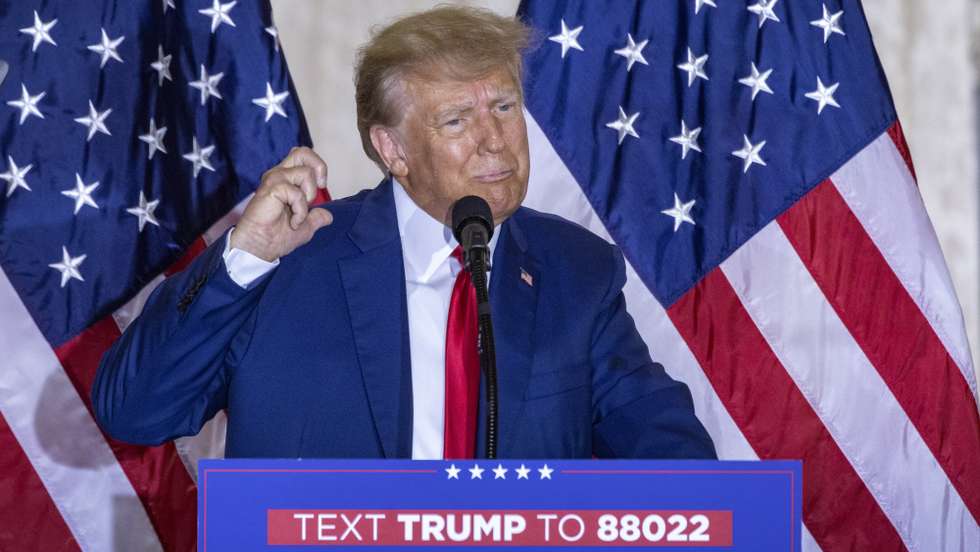 epa10559097 Former US President Donald J. Trump delivers remarks at his Mar-a-Lago resort in Palm Beach, Florida, USA, 04 April 2023. A Manhattan grand jury voted to indict former President Donald J. Trump, who turned himself in at the courthouse in New York and appeared before a judge to hear the charges against him.  EPA/CRISTOBAL HERRERA-ULASHKEVICH