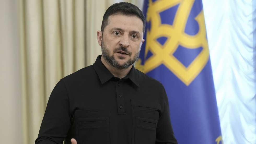 epa12410022 Ukrainian President Volodymyr Zelensky holds a briefing for journalists in Kyiv, Ukraine, 27 September 2025, amid the Russian invasion. The Ukrainian president addressed the media after returning from a trip to the USA.  EPA/STRINGER