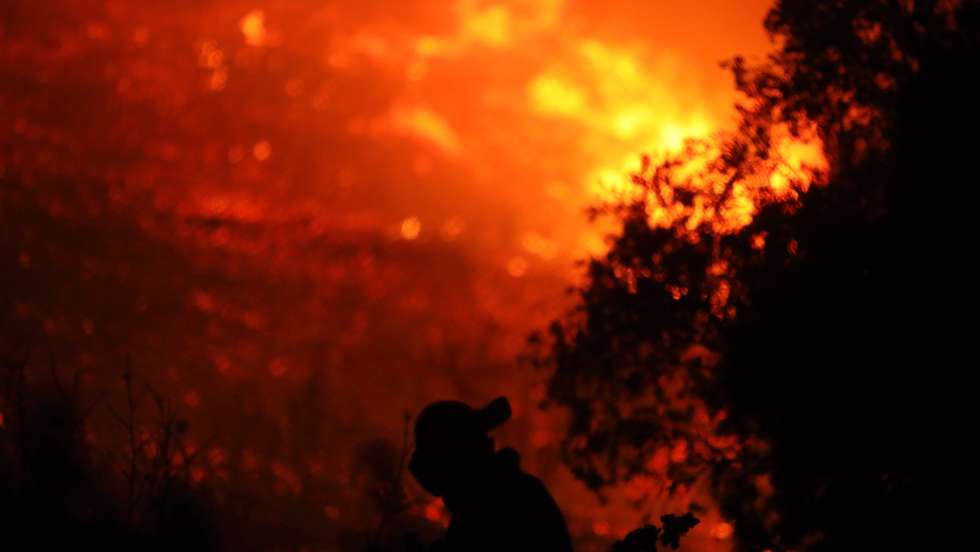 epa10080513 Firefighters battles a wildfire raging in Penteli, Greece, 19 July 2022. The wildfire is now blazing in two fronts, said the Fire Brigade. Residents in the areas of Anthoussa have been instructed to evacuate towards the area of Gerakas, while residents in the areas of Dioni and Dassamari have been told to evacuate towards Palini, via 112 emergency text alerts.  EPA/GEORGE VITSARAS