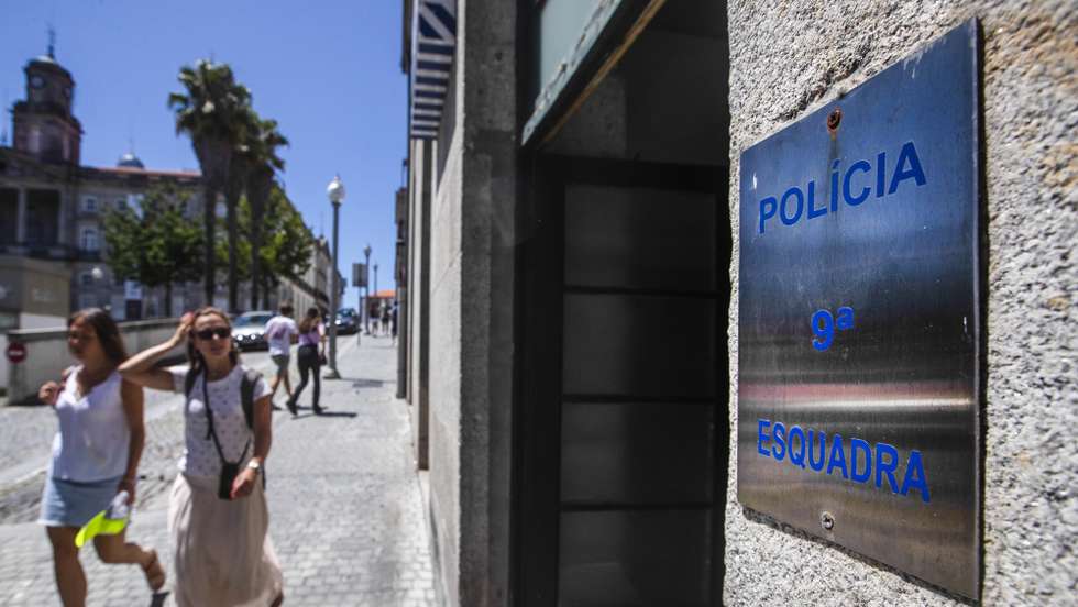 A Esquadra do Infante, a maior esquadra da PSP, no centro do Porto, teve de encerrar o atendimento ao público no passado dia 22 de julho por falta de pessoal, Porto, 25 de julho de 2022. O ministro da Administração Interna José Luís Carneiro, esclareceu hoje que a esquadra da PSP, na baixa do Porto suspendeu temporariamente o atendimento e esta decisão de “ajustamento do horário” de funcionamento “não é a primeira vez que acontece” no país. JOSÉ COELHO/LUSA