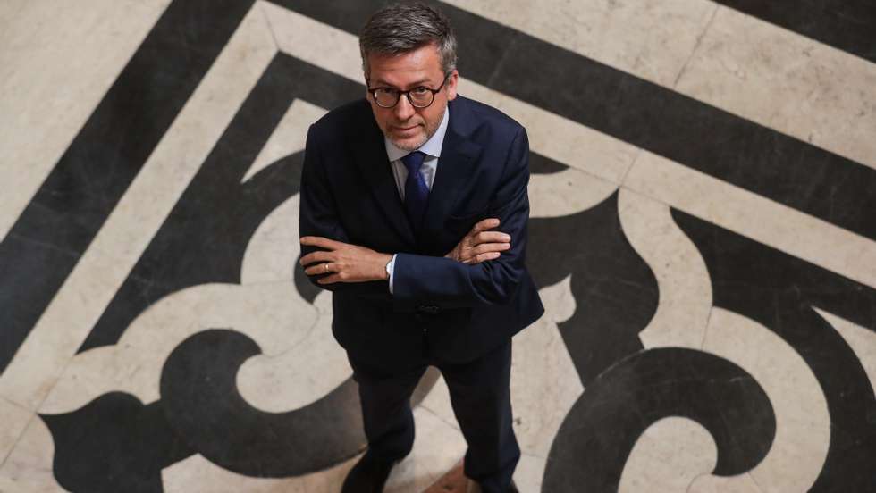 O Presidente da Câmara de Lisboa, Carlos Moedas, fala em entrevista à Agência Lusa em Lisboa, 17 de outubro de 2022. (ACOMPANHA TEXTO DA LUSA DE 18 DE OUTUBRO) TIAGO PETINGA/LUSA