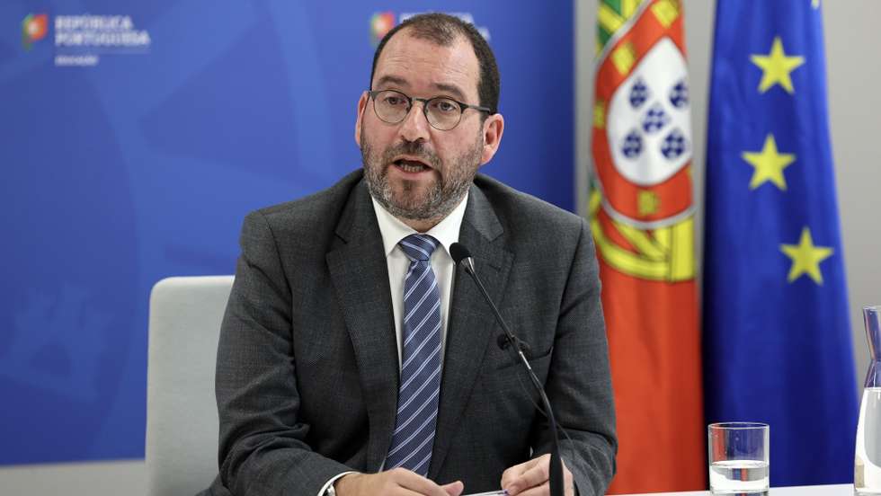 O ministro da Educação, João Costa, fala aos jornalistas em conferência de imprensa a propósito das reuniões com os sindicatos dos professores, no Minitério da Educação, Lisboa, 18 de janeiro de 2023. INÁCIO ROSA/LUSA