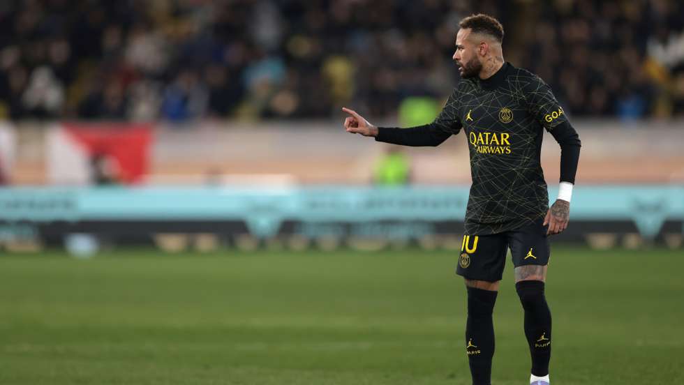 Neymar tentou colmatar ausências de Messi e Mbappé do jogo frente ao Mónaco mas PSG voltou a perder após eliminação na Taça frente ao Marselha