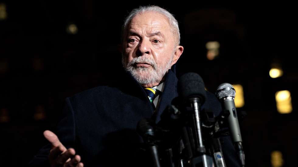 epa10460046 Brazil President Luiz Inacio Lula da Silva speaks to members of the media after meeting with US President Joe Biden (not pictured) at the White House, in Washington, DC, USA, 10 February 2023. Biden is hosting Lula in a show of support for Brazilian democracy, shaken last month by a right-wing insurrection akin to the invasion of theÂ US Capitol in 2021.  EPA/ANDREW HARRER / POOL