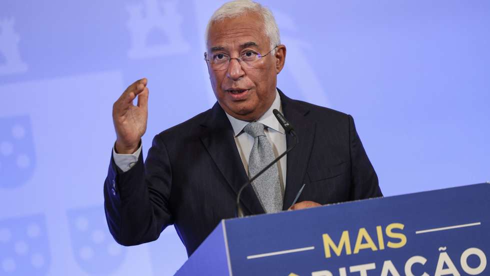 O primeiro-ministro, António Costa intervém na conferência de imprensa no final da reunião do Conselho de Ministros onde foi discutido o programa “Mais Habitação” no Palácio da Ajuda, em Lisboa, 18 de março de 2023. MIGUEL A. LOPES/LUSA