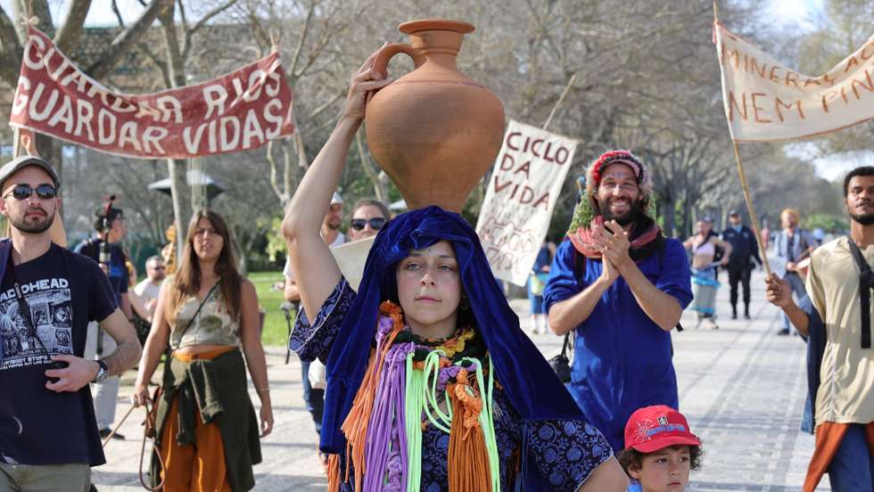 Marcha pela Água convocada pelo Movimento Pelas Águas e Serras, um protesto que dialoga sobre a negligência governamental na gestão dos recursos hídricos e que assinala o Dia Mundial da Água, celebrado a 22 de março, Lisboa, 25 de março de 2023.  MANUEL DE ALMEIDA/LUSA