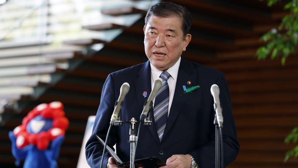 epa12036061 Japanese Prime Minister Shigeru Ishiba reacts as he speaks to reporters after a Japanese negotiator held ministerial talks at the White House regarding US tariffs, at the prime minister’s official residence in Tokyo, Japan, 17 April 2025. Earlier in the day, Japanese economic revitalization minister Ryosei Akazawa met with US President Donald Trump in Washington and held ministerial talks regarding US tariffs.  EPA/FRANCK ROBICHON / POOL