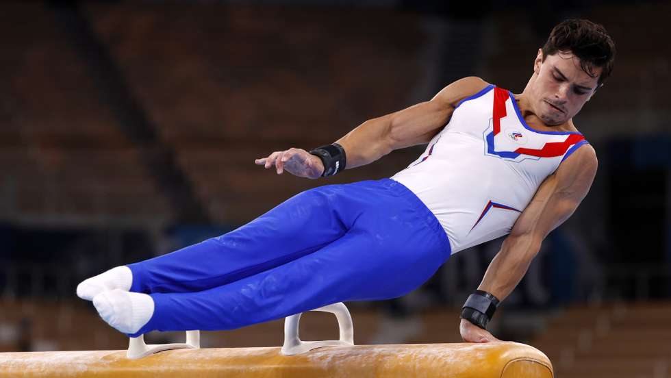 epa09367303 Artur Dalaloyan of Russia performs during the men's Pommel Horse final during the Artistic Gymnastics events of the Tokyo 2020 Olympic Games at the Ariake Gymnastics Centre in Tokyo, Japan, 26 July 2021.  EPA/HOW HWEE YOUNG