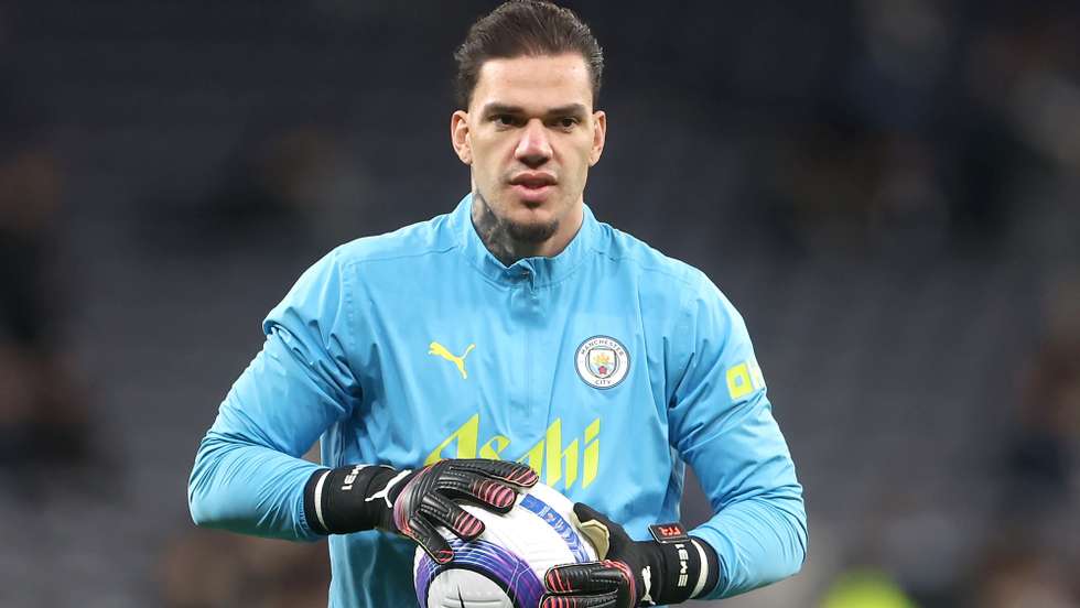 epa11926284 Manchester City goalkeeper Ederson warms up before the English Premier League match between Tottenham Hotspur and Manchester City, in London, Britain, 26 February 2025.  EPA/NEIL HALL EDITORIAL USE ONLY. No use with unauthorized audio, video, data, fixture lists, club/league logos, 'live' services or NFTs. Online in-match use limited to 120 images, no video emulation. No use in betting, games or single club/league/player publications.