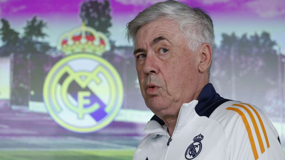epa12108613 Real Madrid's head coach Carlo Ancelotti gives a press conference after the team's training session at the club's Sports City in Valdebebas, Madrid, Spain, 17 May 2025.  EPA/Mariscal