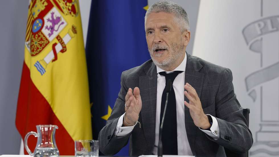 epa12224174 Spanish Minister of Interior Fernando Grande-Marlaska attends a press conference held after the cabinet meeting at Moncloa Palace in Madrid, Spain, 08 July 2025.  EPA/Chema Moya