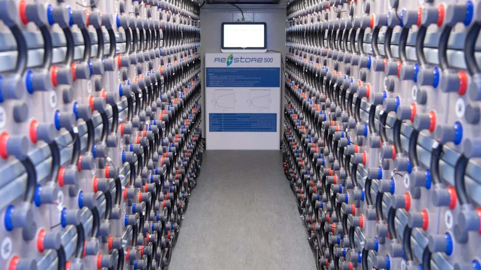 epa05383293 A mobile energy saving system (storage for renewable energy) can be seen at the stall of the Exide Technologies company at the 'Intersolar' Europe fair in Munich, Germany, 22 June 2016. The 'Intersolar' Europe, described by its organizers as the 'world's leading exhibition for the solar industry and its partners' runs from 22 to 24 June 2016 and focusses on 'areas of photovoltaics, energy storage systems, renewable heating technologies, as well as on products and solutions for smart renewable energy'. The 'Intersolar' fair takes place for the 25th time.  EPA/SEVEN HOPPE