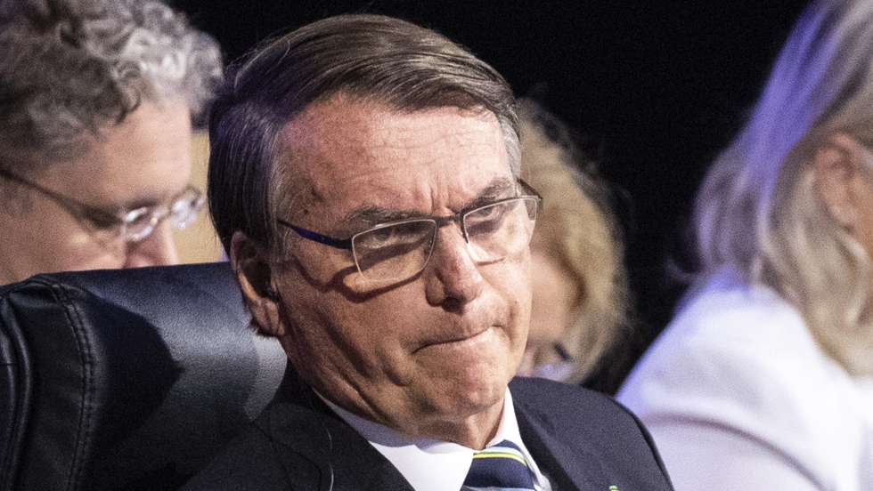epa10006403 President of Brazil Jair Bolsonaro attends the second plenary session of the 2022 Summit of the Americas in Los Angeles, California, USA, 10 June 2022.  EPA/ETIENNE LAURENT