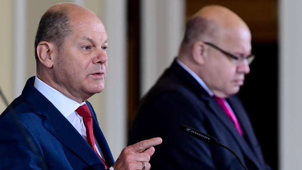 epa08480559 German Finance Minister Olaf Scholz (L)  and German Minister of Economy and Energy Peter Altmaier  speak during a press conference at the German Federal Ministry of Finance in Berlin, Germany, 12 June 2020.  The German government is launching the first parts of the 130 billion euro economic stimulus package starting 01 July 2020.  EPA/FILIP SINGER