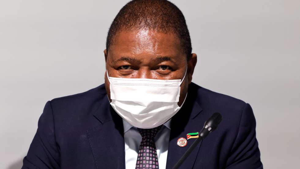 epa09208775 Mozambique's President Filipe Nyusi poses before the opening session of the Summit on the Financing of African Economies in Paris, France, 18 May 2021.  EPA/LUDOVIC MARIN / POOL  MAXPPP OUT