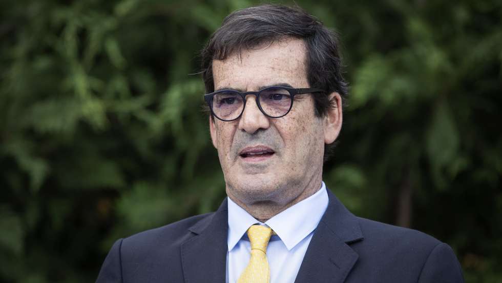 O presidente da Câmara Municipal do Porto Rui Moreira durante uma cerimónia  onde foram assinados protocolos com entidades para organizar manifestações de apoio, em particular na oferta de bens, serviços, emprego e acolhimento, Casa do Roseiral nos Jardins do Palácio de Cristal, Porto, 6 março de 2022.JOSÉ COELHO/LUSA