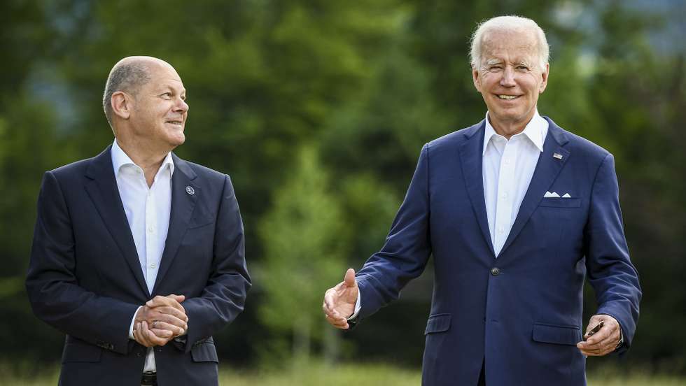 epa10035171 German Chancellor Olaf Scholz (L) and US President Joe Biden (R) pose for family photo with the G7 leaders during the G7 Summit at Elmau Castle in Kruen, Germany, 26 June 2022. Germany is hosting the G7 summit at Elmau Castle near Garmisch-Partenkirchen from 26 to 28 June 2022.  EPA/CHRISTIAN BRUNA