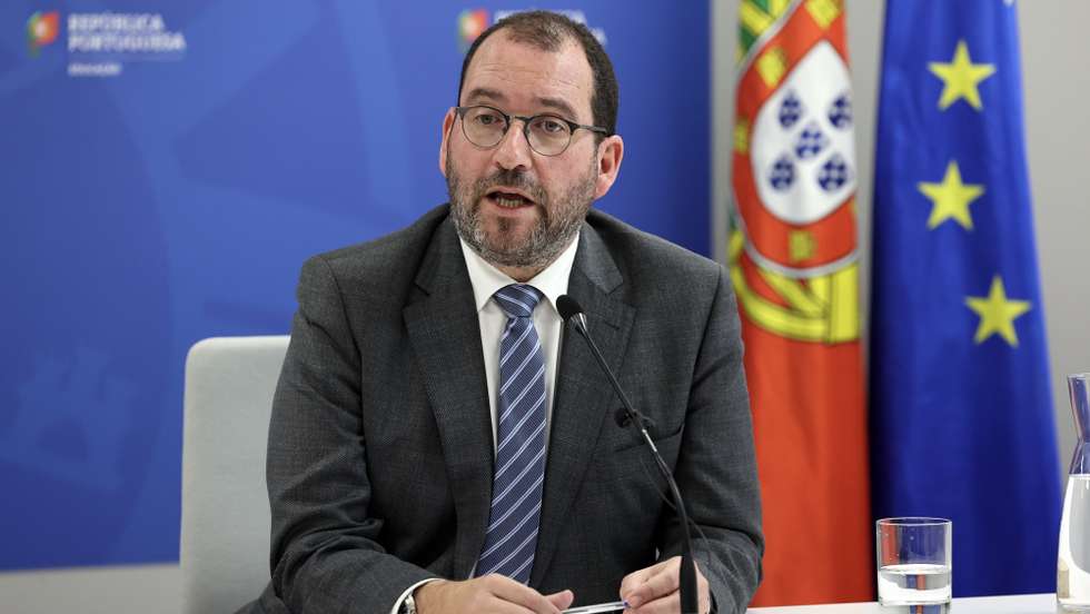 O ministro da Educação, João Costa, fala aos jornalistas em conferência de imprensa a propósito das reuniões com os sindicatos dos professores, no Minitério da Educação, Lisboa, 18 de janeiro de 2023. INÁCIO ROSA/LUSA