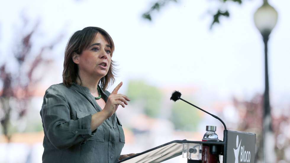 A coordenadora do Bloco de Esquerda, Catarina Martins, discursa  durante a apresentação de Luís Monteiro como candidato à Câmara Municipal de Vila Nova de Gaia, 18 abril 2021. ESTELA SILVA/LUSA