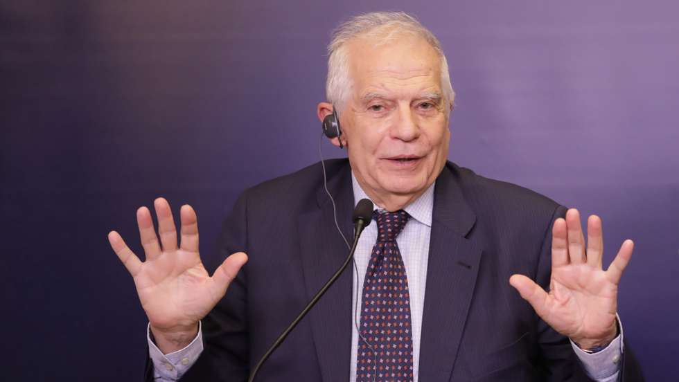 epa11129412 High Representative of the European Union for Foreign Affairs and Security Policy, Josep Borrell addresses to media during a press conference with Polish Foreign Minister Radoslaw Sikorski after a meeting at the Foreign Ministry headquarters in Warsaw, Poland, 05 February 2024.  EPA/Tomasz Gzell POLAND OUT