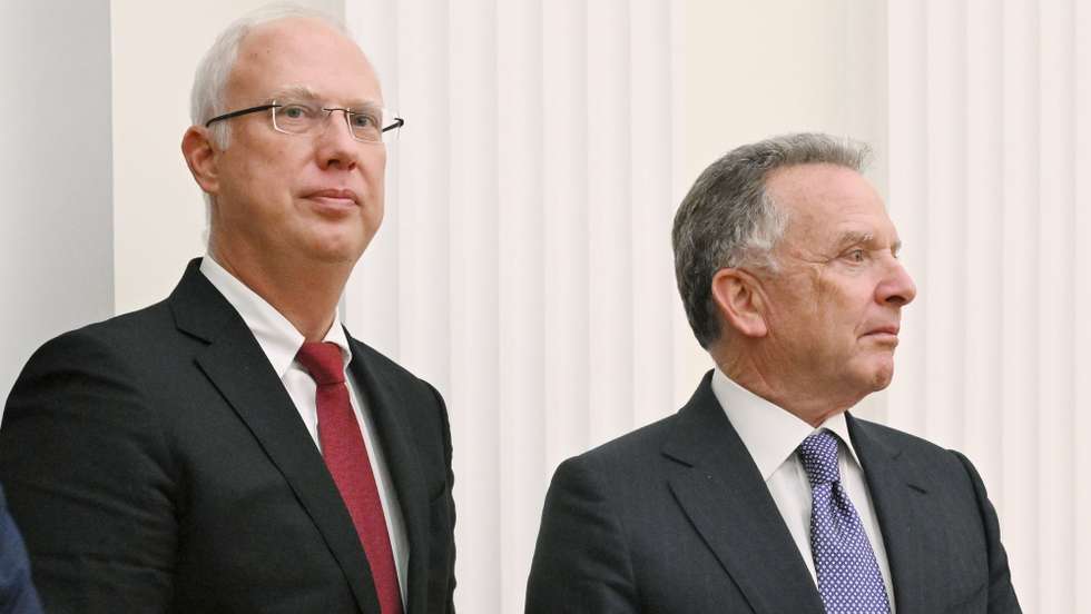 epa12565009 US Presidential Envoy Steve Witkoff (R) and and Kirill Dmitriev (L), CEO of the Russian Direct Investment Fund (RDIF), Special Representative of the President of the Russian Federation for Investment and Economic Cooperation with Foreign Countries, attend a meeting with Russian President Vladimir Putin (not pictured) at the Kremlin in Moscow, Russia, 02 December 2025. Putin received Witkoff and Kushner to discuss US President Trump's 'peace plan' for Ukraine.  EPA/KRISTINA KORMILITSINA / SPUTNIK / KREMLIN POOL MANDATORY CREDIT