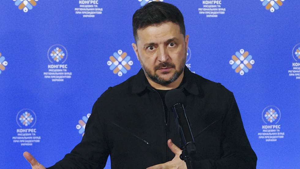 epa12878217 Ukrainian President Volodymyr Zelensky speaks as he chairs a meeting of the Congress of Local and Regional Authorities in Uzhhorod, western Ukraine, 09 April 2026, amid the Russian invasion. Home to a significant ethnic Hungarian minority, Ukraine's Transcarpathia region contains many dual citizens eligible to vote by mail in the upcoming Hungarian general election on 12 April 2026.  EPA/IGOR TKACHENKO