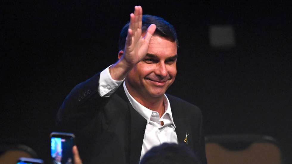 epa13152069 Brazilian presidential candidate Flavio Bolsonaro reacts during a Liberal Party ceremony in Brasilia, Brazil, 05 August 2026. Bolsonaro announced that Congressman Alfredo Gaspar, a former prosecutor from the country's impoverished northeast, will be his running mate for the October elections.  EPA/Andre Borges