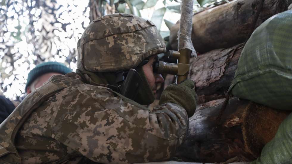 epaselect epa09779265 Ukrainian servicemen check the situation on the position near the Katerynivka village not far from pro-Russian militants controlled city of Luhansk, Ukraine, 23 February 2022. Russia on 21 February 2022 recognized the eastern Ukrainian self-proclaimed breakaway regions as independent states and ordered the deployment of peacekeeping troops to the Donbas, triggering an expected series of economic sanctions announcements by Western countries. The self-proclaimed Donetsk People's Republic (DNR) and Luhansk People's Republic (LNR) declared independence in 2014 amid an armed conflict in eastern Ukraine.  EPA/ZURAB KURTSIKIDZE