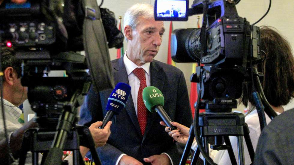 O ministro dos Negócios Estrangeiros de Portugal, João Gomes Cravinho, faz o balanço da reunião de ministros dos Negócios Estrangeiros e das Relações Exteriores dos Estados-membros da Comunidade dos Países de Língua Portuguesa (CPLP), sob o tema "A Cooperação Económica na CPLP", em Luanda, Angola, 03 de junho de 2022. Durante a sessão plenária, os ministros debatem, entre outros assuntos, a cooperação económica, tendo por base a agenda estratégica da CPLP recentemente aprovada pelos ministros da Economia, Comércio e Finanças e os impactos do conflito na Ucrânia. AMPE ROGÉRIO/LUSA
