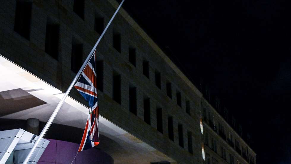 epa10171798 A Union flag flies at half-mast at the British embassy in Berlin, Germany 08 September 2022, following the death of Britain's Queen Elizabeth II. According to a statement issued by Buckingham Palace on 08 September 2022, Britain's Queen Elizabeth II has died at her Scottish estate, Balmoral Castle, on 08 September 2022. The 96-year-old Queen was the longest-reigning monarch in British history.  EPA/Filip Singer
