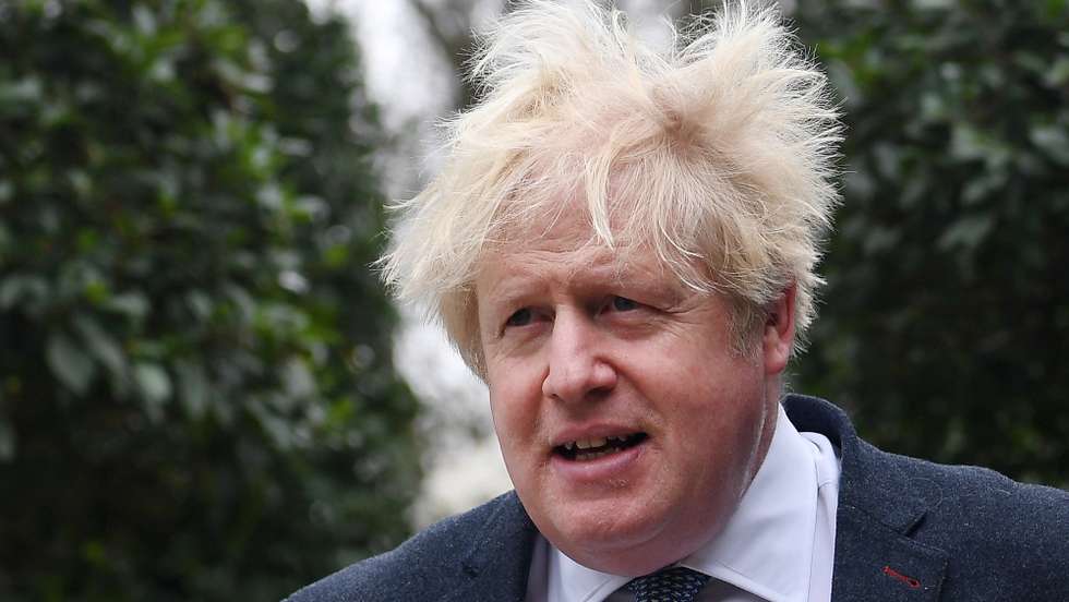 epa10534790 Former British Prime Minister Boris Johnson outside his home in London, Britain, 21 March 2023. Johnson is set to give evidence to MPs who are investigating accusations that he misled Parliament over Partygate, on 22 March.  EPA/ANDY RAIN