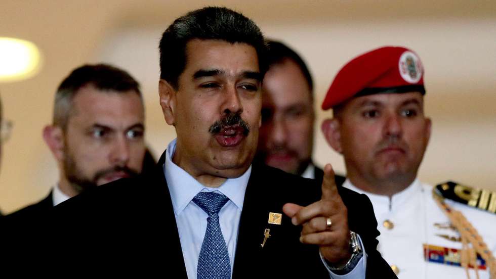 epa10663960 President of Venezuela Nicolas Maduro speaks to members of the press during his participation in the South American Presidents' Summit held in Brasilia, Brazil, 30 May 2023. Presidents of the South American countries agreed to establish a 'contact group' headed by the foreign ministers to draw up a 'road map' aimed at promoting the integration of the region.  EPA/ANDRE COELHO