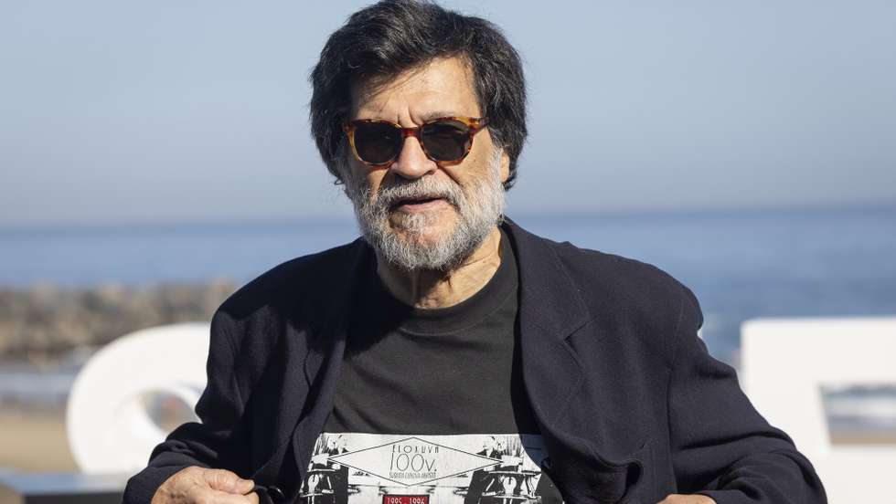 epa10889893 Spanish filmmaker Victor Erice poses for the photographers during the presentation of the film 'Close Your Eyes' during the 71st San Sebastian International Film Festival (SSIFF), in San Sebastian, Basque Country, Spain, 29 September 2023. The Donostia Zinemaldia Festival Internacional de San Sebastian runs from 22 to 30 September 2023.  EPA/JAVIER ETXEZARRETA