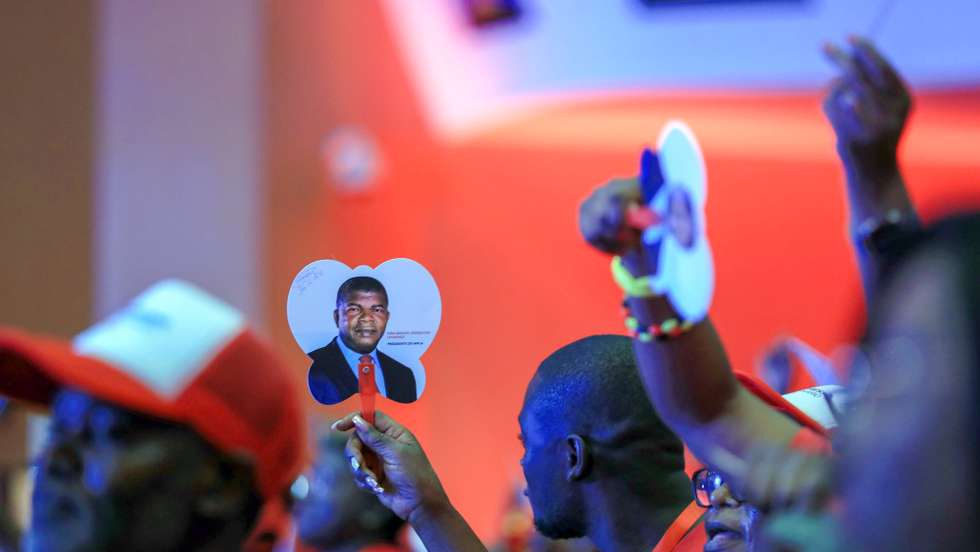 Sessão de abertura do Vlll Congresso Extraordinário do MPLA (Movimento Popular de Libertação de Angola), Luanda, Angola, 16 de dezembro de 2024. O congresso tem em agenda uma reflexão sobre os 50 anos de independência que Angola comemora no próximo ano, e o ajustamento aos estatutos do partido.  AMPE ROGÉRIO/LUSA