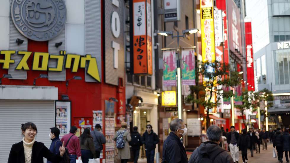 epa12637813 People walk through Shinjuku’s shopping and entertainment district in Tokyo, Japan, 09 January 2026. According to data released by Japan's Ministry of Internal Affairs and Communications, household spending in November 2025 rose by 2.9 percent in real terms from a year earlier, marking the first increase in two months.  EPA/FRANCK ROBICHON