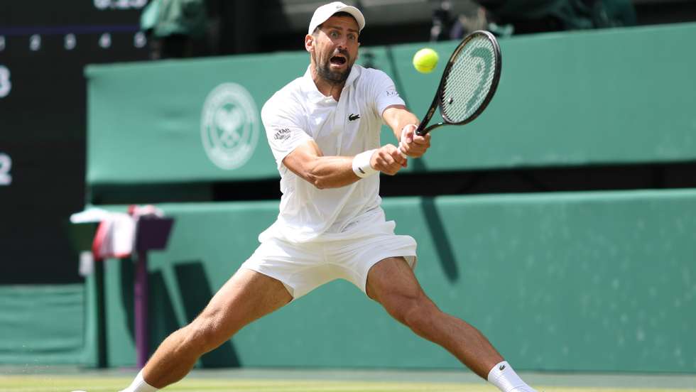 epa13088985 Novak Djokovic of Serbia in action during his Mens Singles fourth round match against Roman Safiullin of Russia at the Wimbledon Championships in London, Britain, 05 July 2026.  EPA/ADAM VAUGHAN