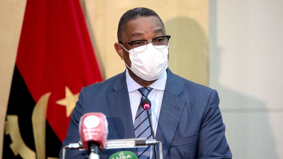 O ministro do Interior angolano, Eugénio Laborinho, discursa na abertura de uma reunião com os procuradores junto dos Serviços Executivos Centrais do órgão, em Luanda, Angola, 25 de junho de 2020. AMPE ROGÉRIO/LUSA