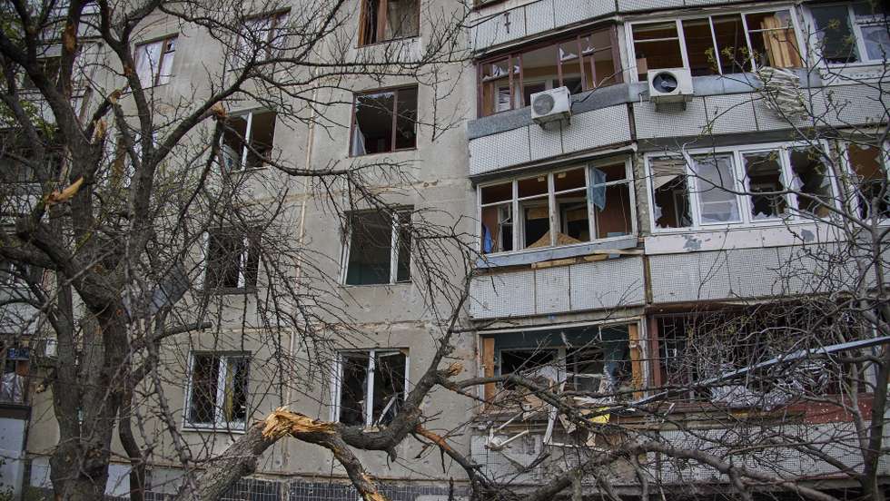 epa09912772 A residential building damage after recent shelling in the Eastern Ukrainian city of Kharkiv, 27 April 2022. The city of Kharkiv, Ukraine's second-largest, has witnessed repeated airstrikes from Russian forces including cities of satellites. Russian troops entered Ukraine on 24 February resulting in fighting and destruction in the country and triggering a series of severe economic sanctions on Russia by Western countries.  EPA/SERGEY KOZLOV
