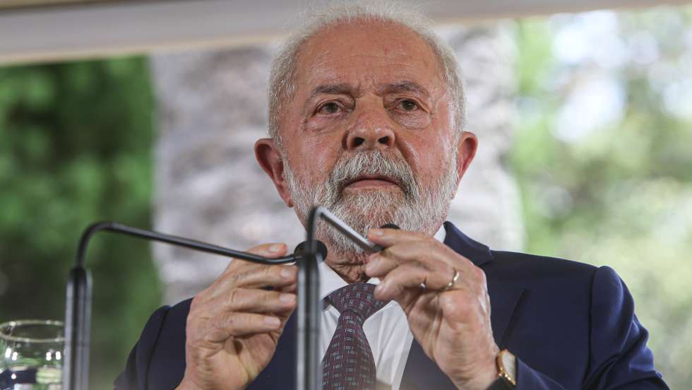 epa10429438 Brazilian President Luis Inscio Lula Da Silva speaks at a press conference with Uruguayan President Luis Lacalle Pou (not pictured) at the presidential residence of Suarez and Reyes in Montevideo, Uruguay 25 January 2023. Da Silva and Pou are expected to discuss the easing of Mercosur (Southern Common Market).  EPA/Gaston Britos