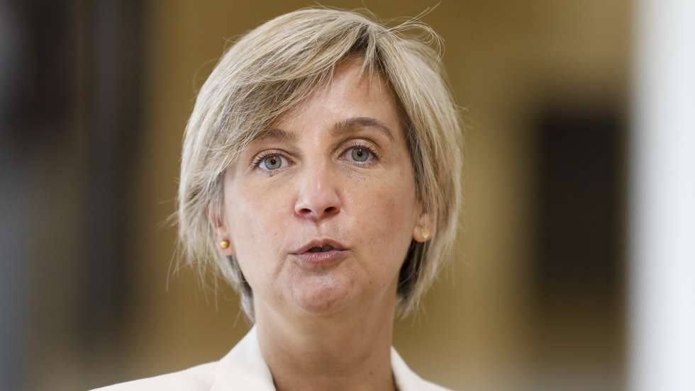 epa09272340 Portuguese Minister for Health Marta Temido makes a statement before the Health Council meeting in Luxembourg, 15 June 2021. Ministers will aim to adopt a Council position on rules to reinforce the role of the European Medicines Agency in crisis preparedness and management for medicinal products and medical devices.  EPA/JULIEN WARNAND