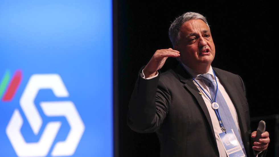 Paulo Moita Macedo, presidente da Comissão Executiva da Caixa Geral de Depósitos, discursa durante o  Encontro Fora da Caixa  organizado por este banco, Porto, 22 de junho de 2021. O Banco Europeu de Investimento e a Caixa Geral de Depósitos assinam um contrato para apoiar as necessidades de liquidez e investimento em apoios para médias e grandes empresas, bem como para o setor público e outras entidades, nomeadamente no setor da saúde, afetadas pela crise económica provocada pela pandemia. JOSÉ COELHO/LUSA