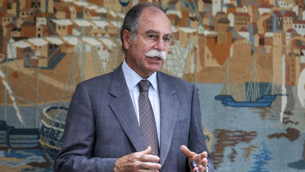 O presidente da Confederação dos Agricultores de Portugal, Eduardo Oliveira e Sousa fala aos jornalistas após a reunião da Concertação Social esta manhã em Lisboa, 20 de outubro de 2021. MIGUEL A. LOPES/LUSA