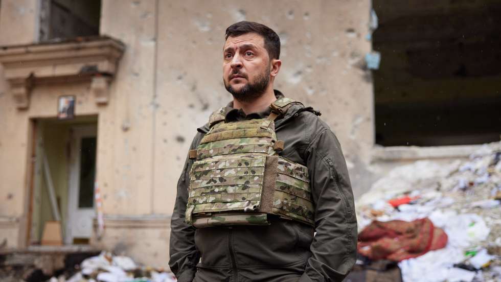 epa09984248 A handout photo made available by the Ukrainian Presidential Press Service shows Ukrainian President Volodymyr Zelensky during his visit to the Kharkiv region, Ukraine, 29 May 2022, amid the Russian invasion. According to the Ukrainian presidential office, Zelensky visited the frontline positions in the east of the country and presented state awards to the military during a working trip to the Kharkiv region. On 24 February, Russian troops invaded Ukrainian territory starting a conflict that has provoked destruction and a humanitarian crisis.  EPA/UKRAINIAN PRESIDENTIAL PRESS SERVICE HANDOUT -- MANDATORY CREDIT: UKRAINIAN PRESIDENTIAL PRESS SERVICE -- HANDOUT EDITORIAL USE ONLY/NO SALES