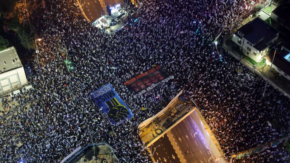 epa10503336 People protest against the government justice system reform plan in Tel Aviv, Israel, 04 March 2023. Nationwide protests have been held for weeks against the government’s proposed justice system reform, which critics say would weaken the power of the Israeli Supreme Court and the rule of law.  EPA/ABIR SULTAN