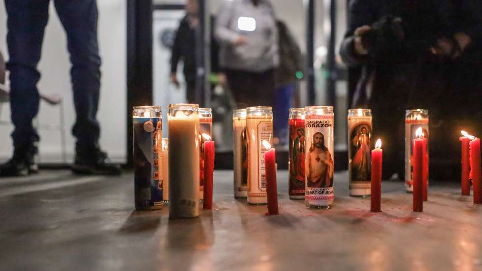 epa10419526 Journalists from various media outlets take part in a vigil to honor journalists Lourdes Maldonado and Margarito Martinez, who where murdered a year ago, at the Civic Square of Freedom of Expression in Tijuana, Mexico, 20 January 2023. With banners and photographs of both communicators, the members of the #YoSiSoyPeriodista (I am a Journalist) collective also took the opportunity to demonstrate to the Baja California State Attorney General's Office (FGE) their disagreement with the sentences that have been handed down against five people involved in the homicides.  EPA/Joebeth Terriquez