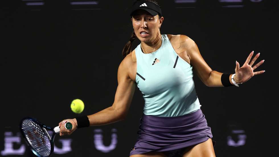 epa10958774 American tennis player Jessica Pegula in action against American Coco Gauff, during a match of the WTA Finals Cancun women's tennis tournament, at the Paradisius hotel in Cancun, Mexico, 4 November 2023. EFE/Alonso Cupul  EPA/Alonso Cupul