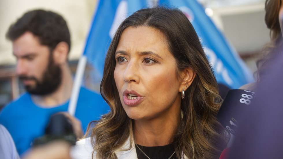 Mariana Leitão, lider da Iniciativa Liberal (IL),  fala à comunicação social durante a visita ao Externato Cooperativo da Benedita no âmbito da campanha para as eleições autárquicas, Benedita, Alcobaça, 01 de otubro 2025. BRUNO TEIXEIRA PIRES/LUSA