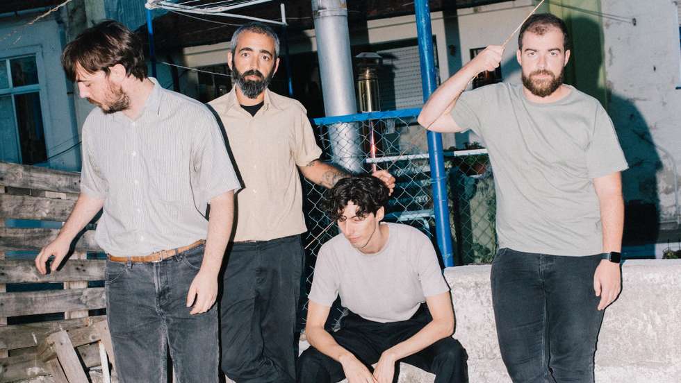 "Vale Tudo para Chegar a Algum Lado" é, nesse sentido, um álbum de base impressionista, feito da sonoridade inconcreta do rock psicadélico, do pós-punk e do shoegaze, à qual é aplicada um glacé de indie rock em momentos muito precisos